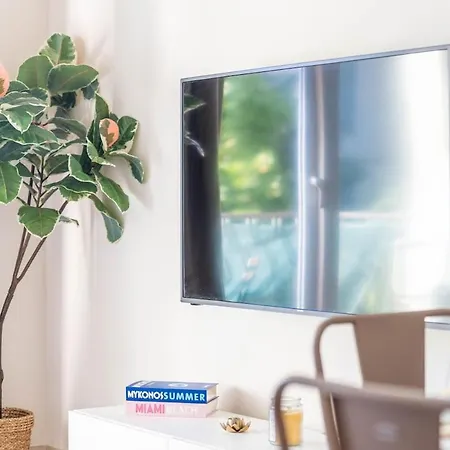 Modern, Bright, And Cozy Nice