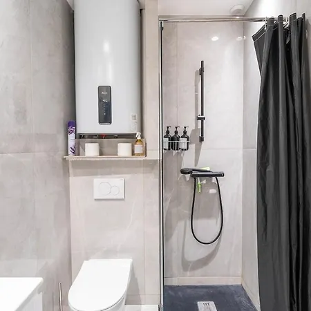 Modern, Bright, And Cozy * Nice